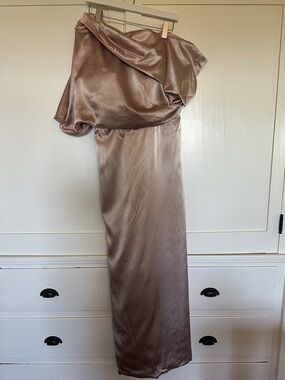 ✨Elegant Off-Shoulder Drape Gown/Dress in Soft Champagne color - Size 14-NEW✨
